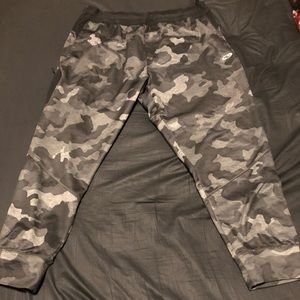 Men’s joggers grey and black camo